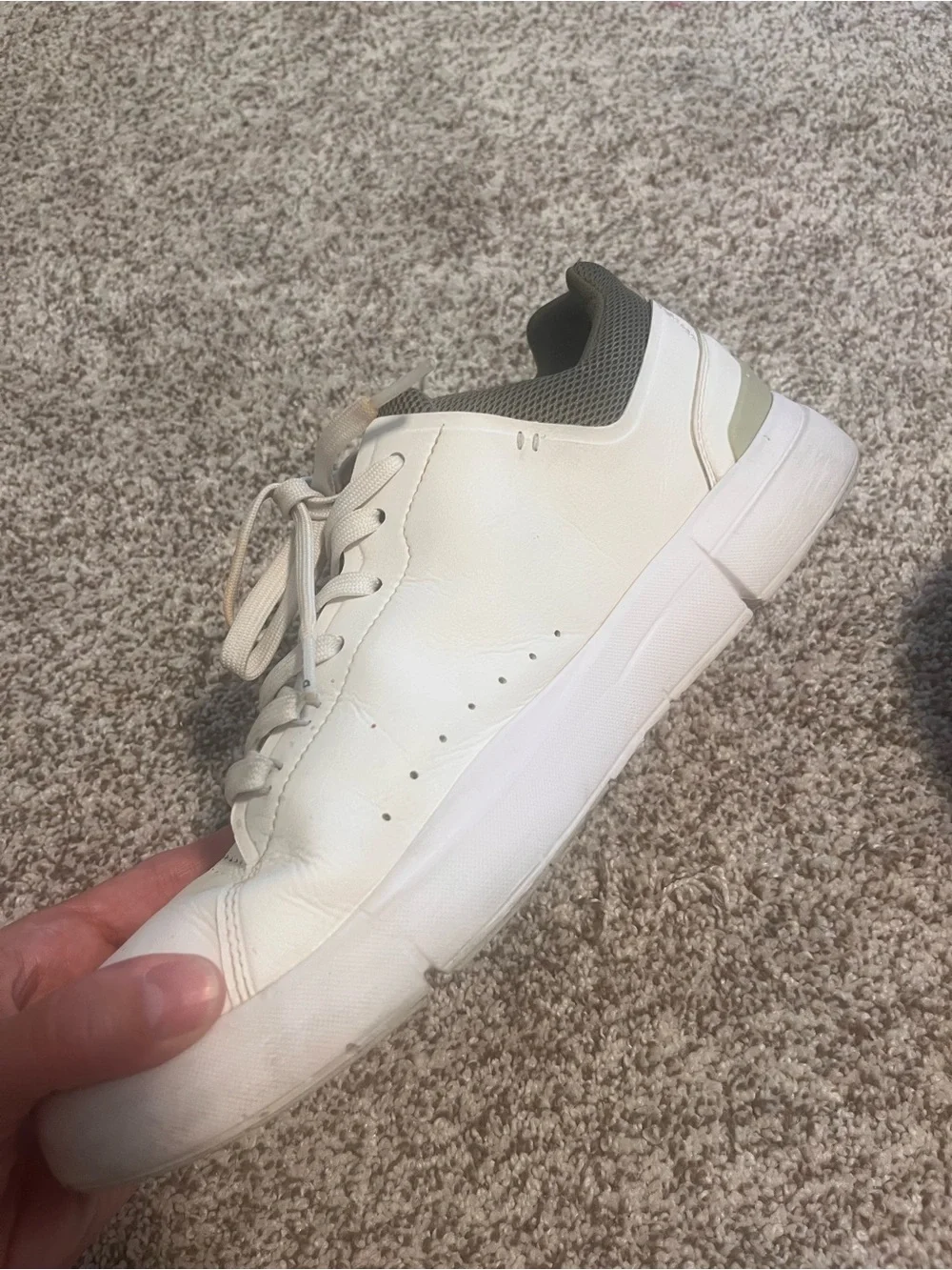 On The Roger Advantage Men’s Size 11 White Olive CloudTec Sneakers